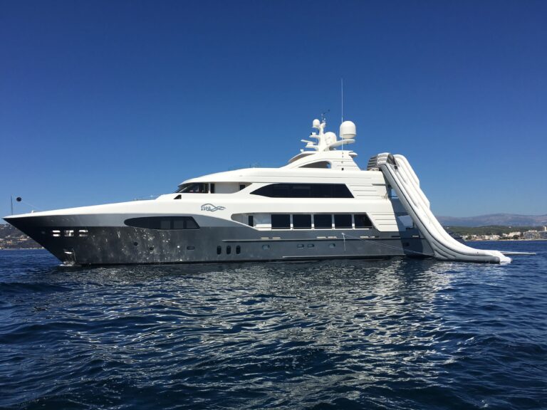 Yacht Charter – M/Y I SEA
Builder: Navinco
Length:..