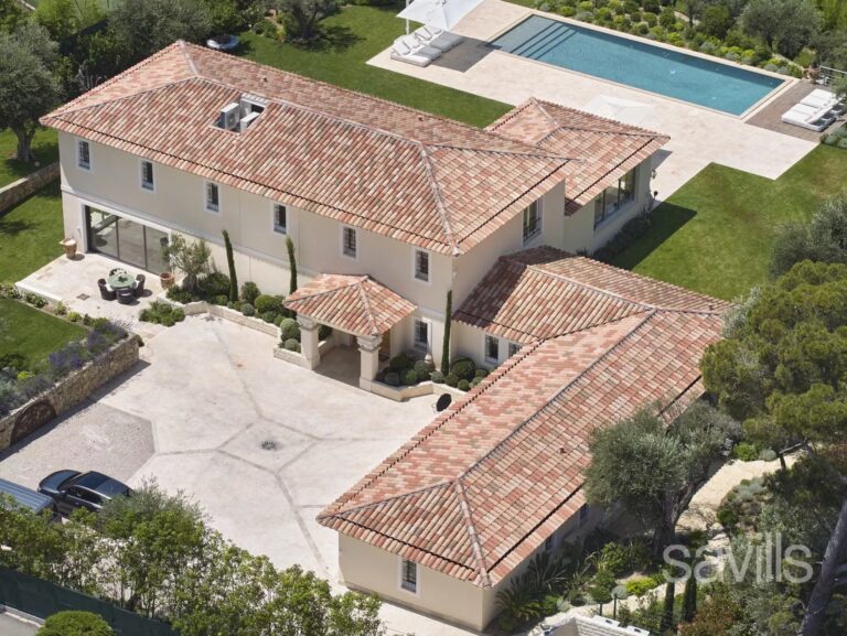 Luxurious property with an unobstructed view.