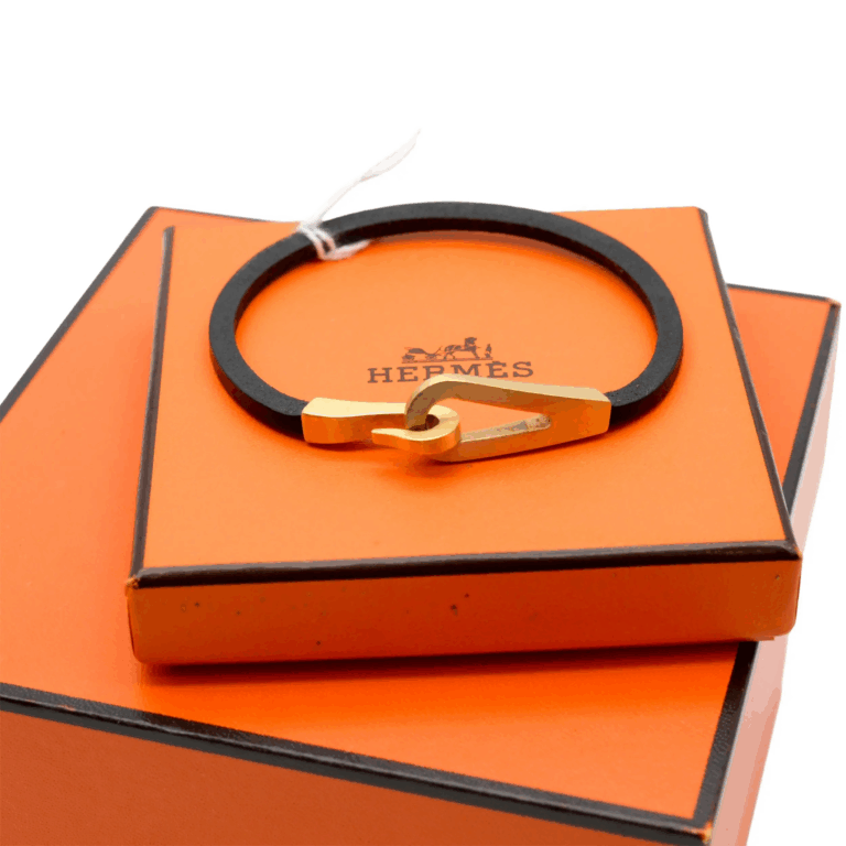 FOR SALE – HERMÈS LEATHER BRACELET

Price: €295
Re..