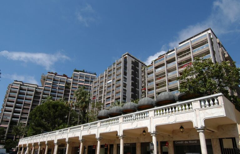 FOR RENT – MONTE-CARLO – SPACIOUS 2-ROOM APARTMENT..