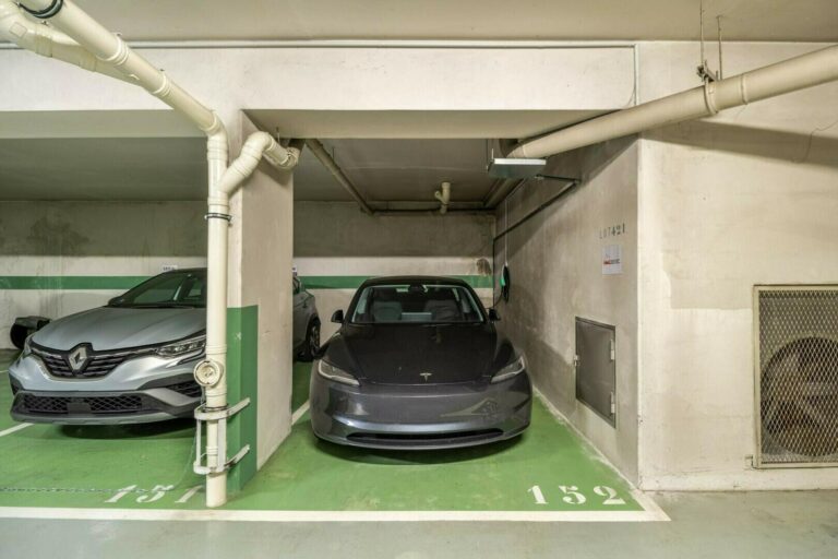 FOR SALE – EXOTIC GARDEN – PARKING SPACE
Price: €3..