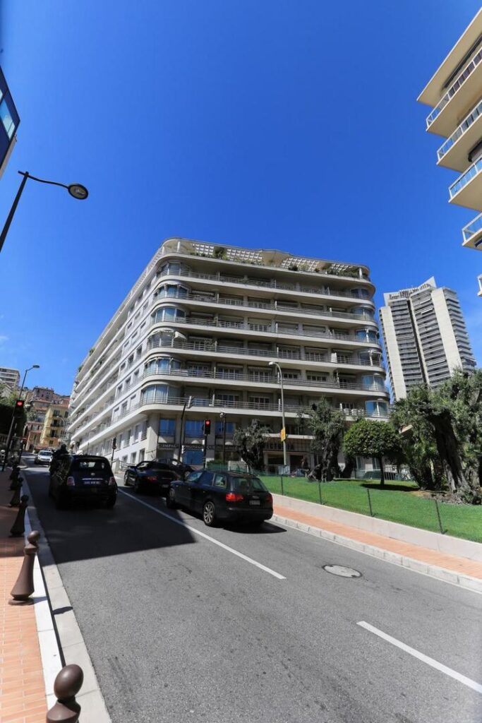 FOR RENT – MONTE-CARLO – PENTHOUSE WITH TERRACE
Pr..