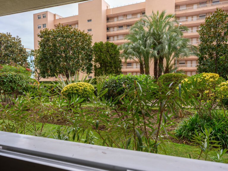 FOR SALE – LA ROUSSE-SAINT ROMAN – STUDIO – CHÂTEA..