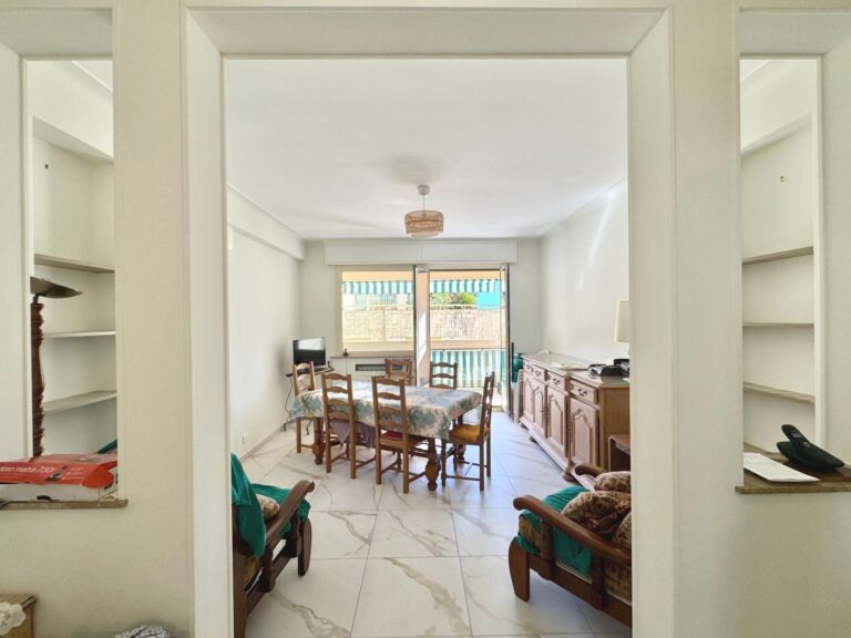 FOR SALE – LA ROUSSE – ELEGANT 3-ROOM APARTMENT IN LE CALYPSO