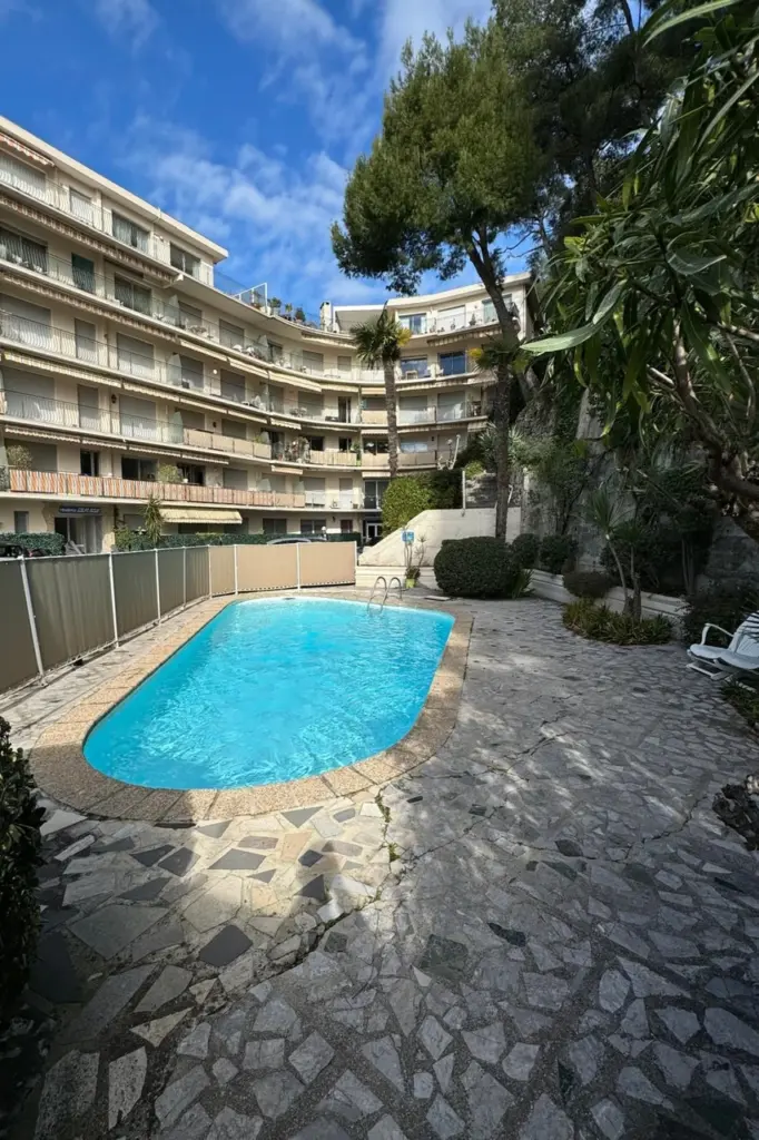 FOR SALE – ROQUEBRUNE-CAP-MARTIN – 2-BEDROOM APARTMENT WITH TERRACE