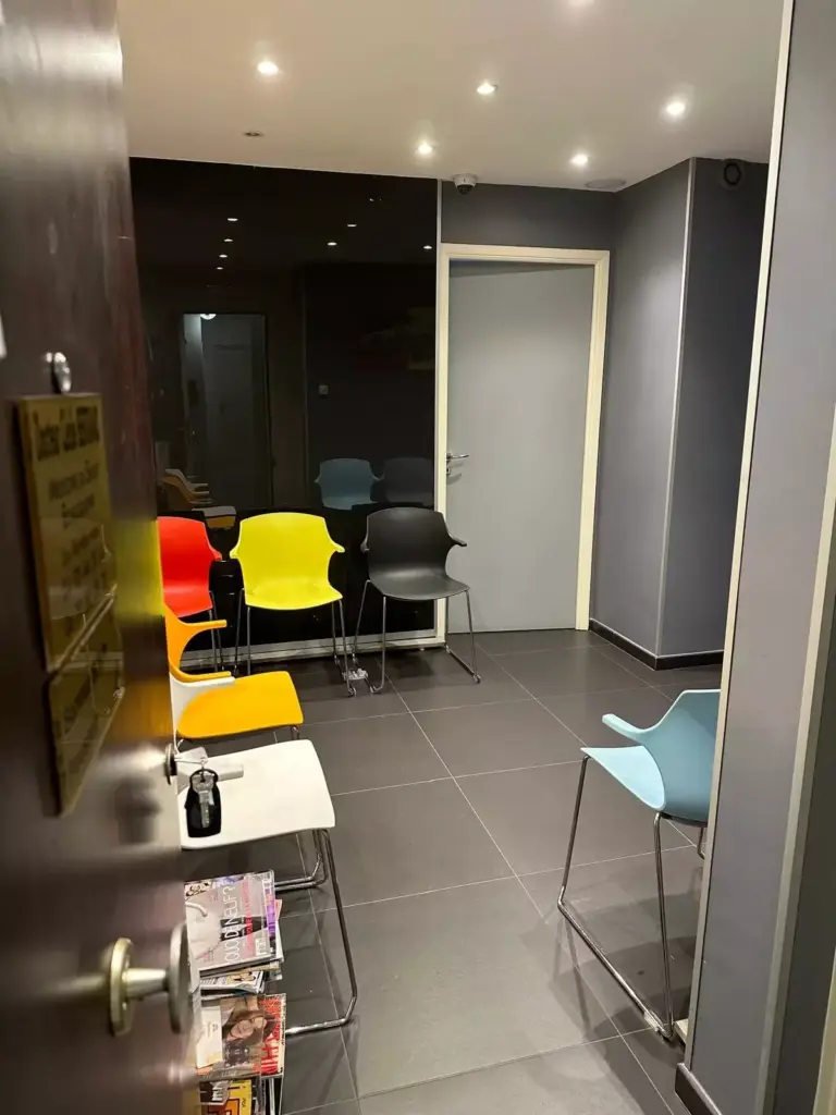 FOR SALE – BEAUSOLEIL – 4-ROOM APARTMENT WITH TERRACE