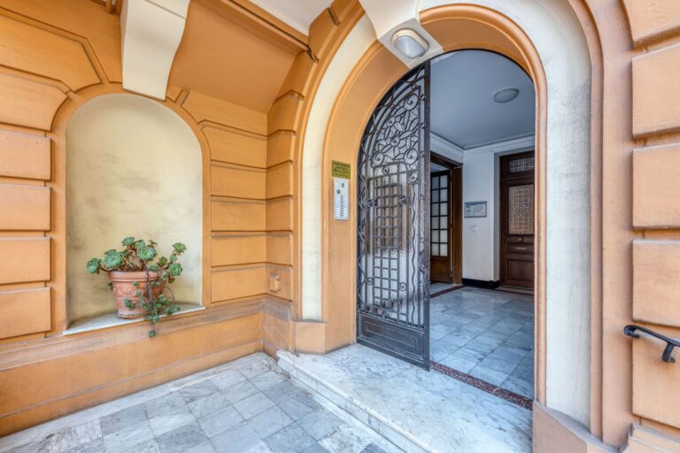 FOR SALE – MONEGHETTI – ELEGANT FAMILY APARTMENT IN SIM PALACE