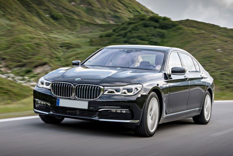 BMW SERIE 7 RENTAL

The BMW Serie 7 redefines exec..