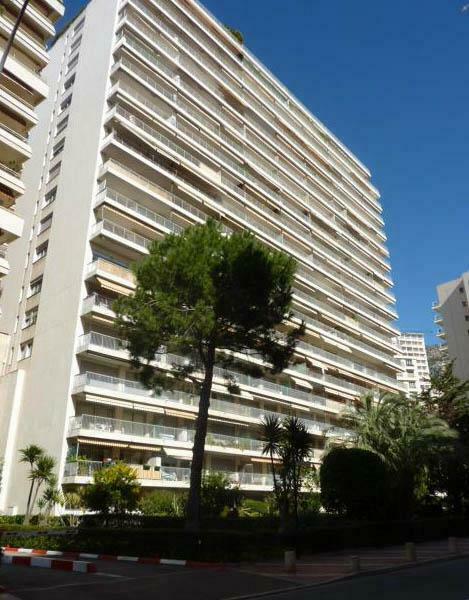 FOR RENT – LA ROUSSE – DOUBLE PARKING BOX IN CHÂTEAU D’AZUR