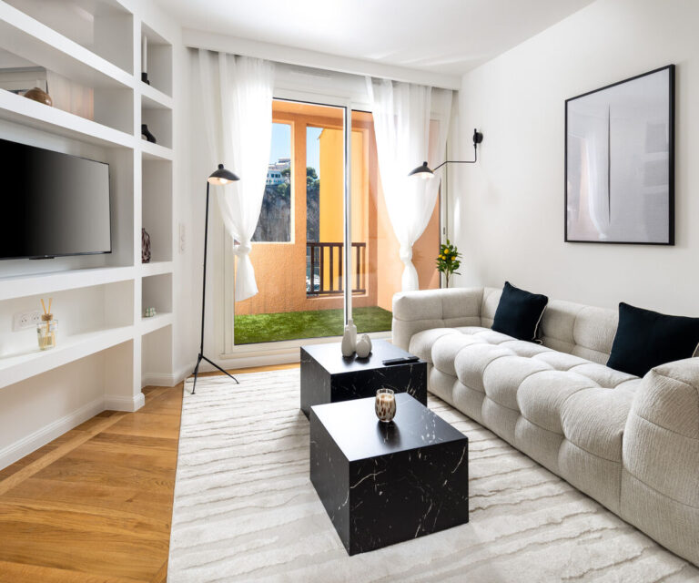 FOR SALE – FONTVIEILLE – BRIGHT 1-BEDROOM WITH PORT VIEW