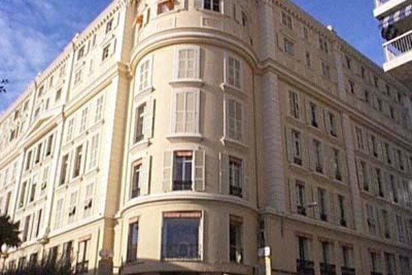 FOR RENT – CARRÉ D’OR – MIXED-USE STUDIO IN PALAIS DE LA SCALA