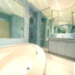 salle-de-bain-bleue2-1728663153