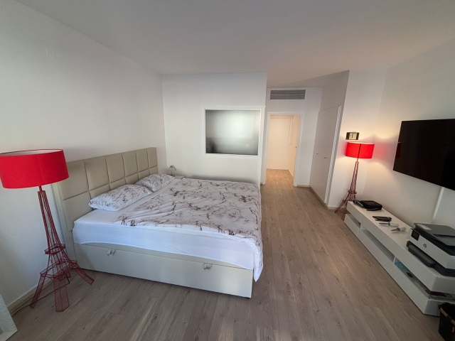 FOR RENT – CARRÉ D’OR – SPACIOUS STUDIO WITH PARKING