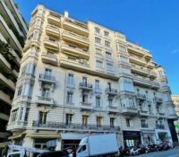 FOR SALE – CARRÉ D’OR – LARGE OFFICE WITH SHOWCASE