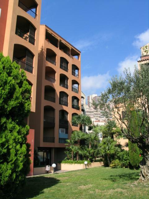FOR SALE – FONTVIEILLE – STUDIO WITH HARBOUR VIEW ..