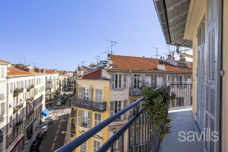 Apartment on a top floor in the heart of the city