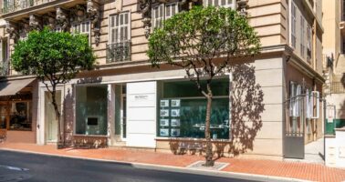 FOR SALE – CONDAMINE – COMMERCIAL SPACE WITH LARGE..