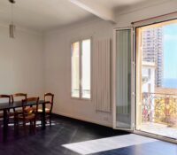 Appartement lumineux avec balcon & vue mer – 100 m..