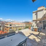 Period building apartment with terrace – in the heart of Nice – Gallery 9