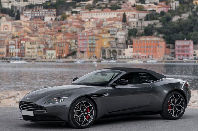 ASTON MARTIN DB11 VOLANTE RENTAL

Discover the per..