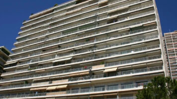 FOR RENT – LA ROUSSE – STUDIO IN CHÂTEAU D’AZUR
Pr..