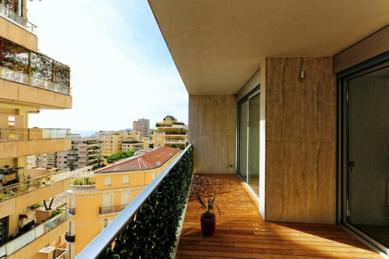 FOR SALE – LA ROUSSE – RENOVATED 5-ROOM APARTMENT ..
