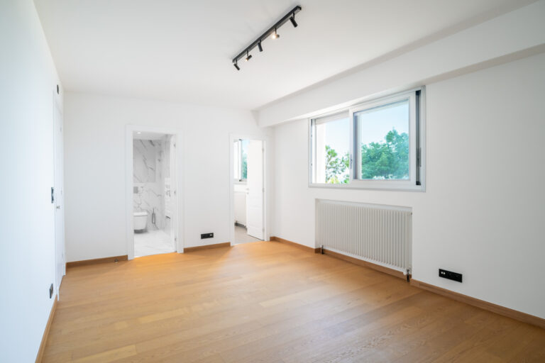 FOR RENT – LARVOTTO – RENOVATED STUDIO WITH SEA VI..