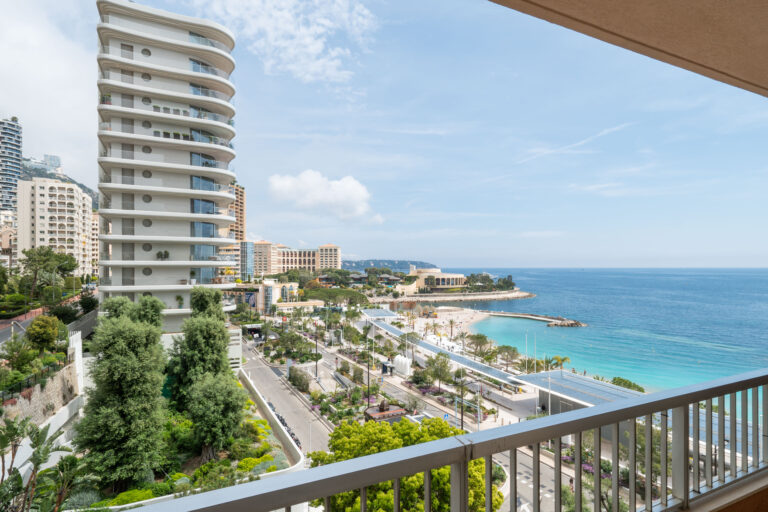 FOR RENT – LARVOTTO – 2-ROOM APARTMENT WITH SEA VI..