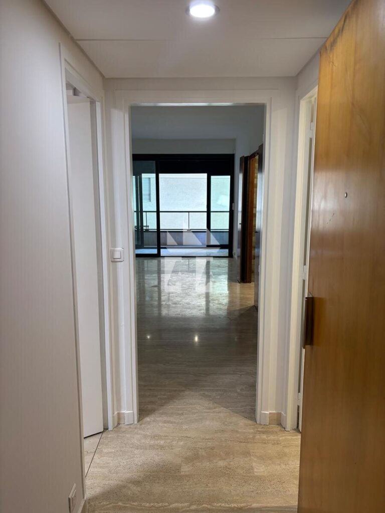 FOR RENT – CARRÉ D’OR – STUDIO/OFFICE – LE MONTAIG..