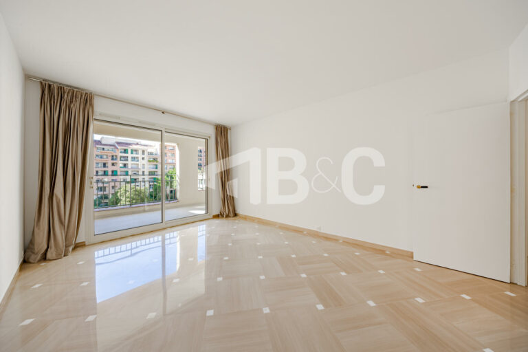 FOR SALE – FONTVIEILLE – SPACIOUS 2-ROOM APARTMENT..