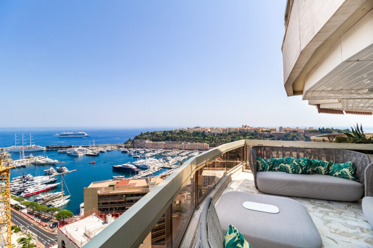 FOR RENT – MONEGHETTI – HARBOUR LIGHTS PALACE – 4-..