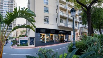 FOR SALE – COMMERCIAL PREMISES RENTED – CARRÉ D’OR..