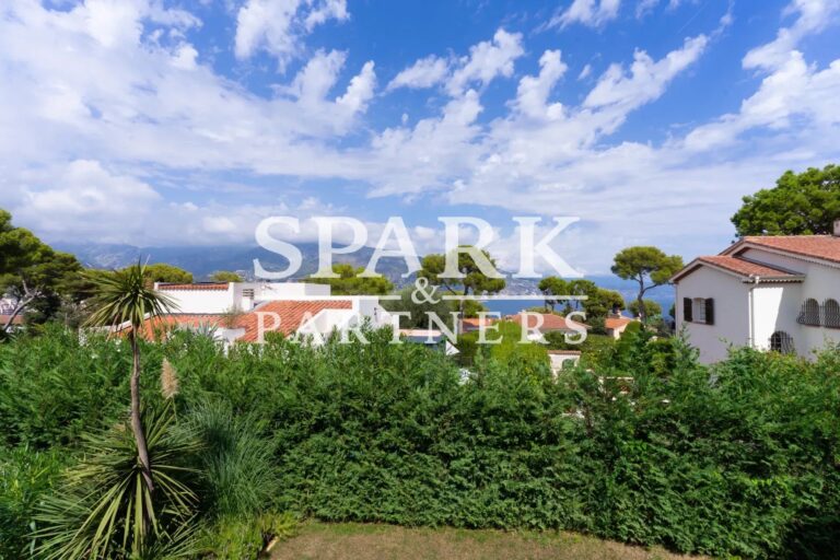Roquebrune-Cap-Martin – Villa with pool and sea view