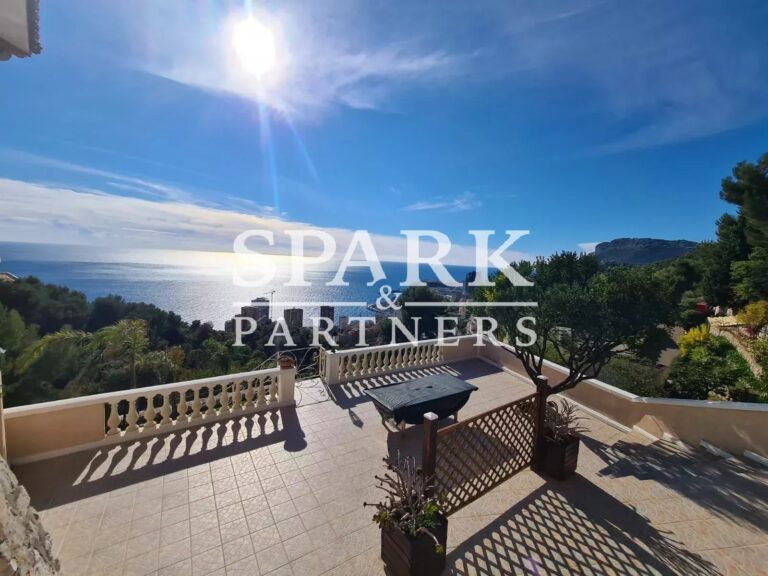 Roquebrune-Cap-Martin – Villa sea view with land