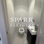 Superb, fully renovated 2-room apartment – Gallery 9