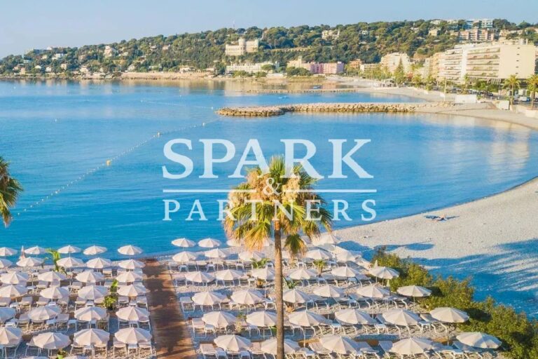 Roquebrune Cap Martin – Beach district – Magnificent garden level 4 rooms