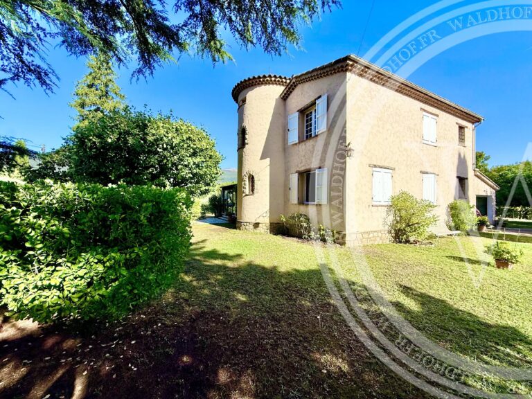 Charming Village House in Châteauneuf-Grasse for Sale