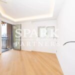 Superb, fully renovated 2-room apartment – Gallery 7