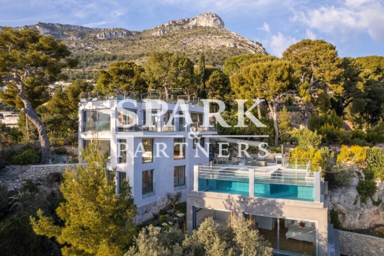 SUPERB CONTEMPORARY VILLA – PANORAMIC SEA VIEW