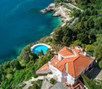 Villa with iconic setting on Mont Boron waterfront