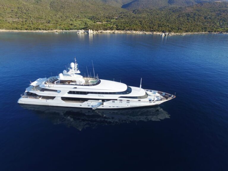 Yacht Charter – M/Y THE WELLESLEY
Builder: Oceanco..