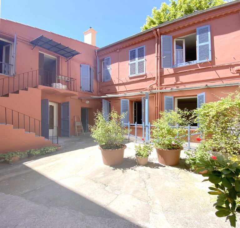 CANNES Centre Town Old Port excellent Location BEA..