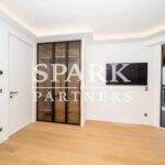 Superb, fully renovated 2-room apartment – Gallery 8