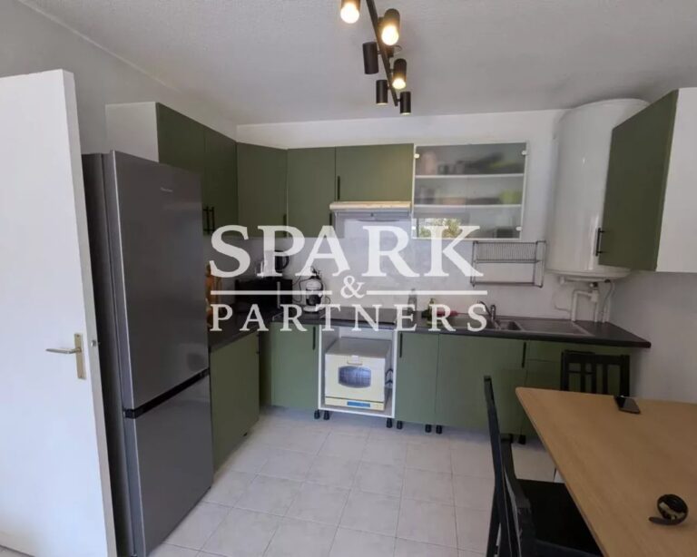 Beausoleil – Furnished 3-room apartment with terrace – View of garden, Odeon Tower and sea