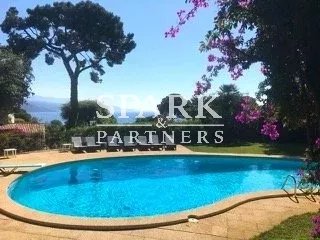 Roquebrune-Cap-Martin – Apartment in a “Belle Époque” palace