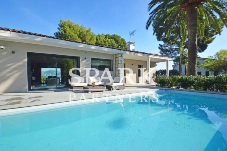 Roquebrune Cap Martin – Modern renovated villa with a sea view