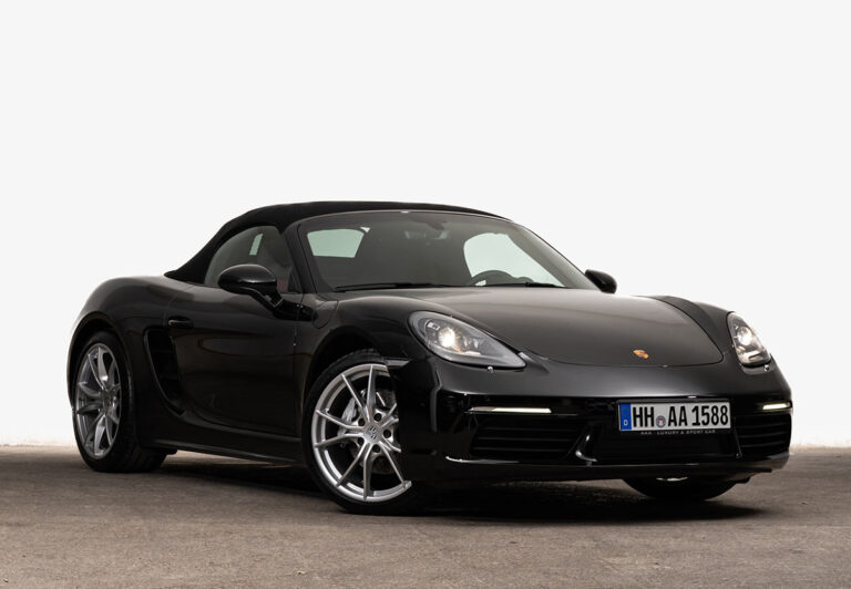 PORSCHE 718 BOXSTER RENTAL

The Porsche 718 Boxste..