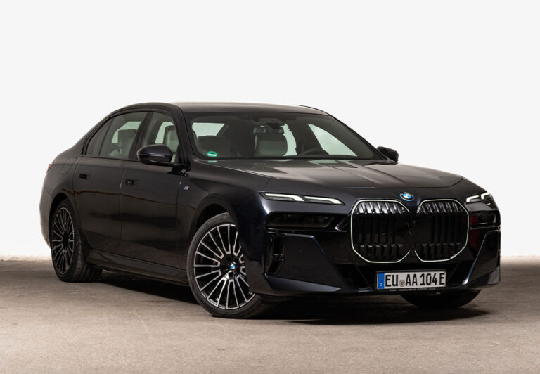 BMW 7 SERIES HYBRID 745 RENTAL

The BMW 7 Series H..