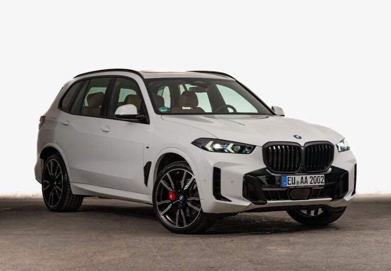 BMW X5 RENTAL

The BMW X5 is a benchmark in the wo..