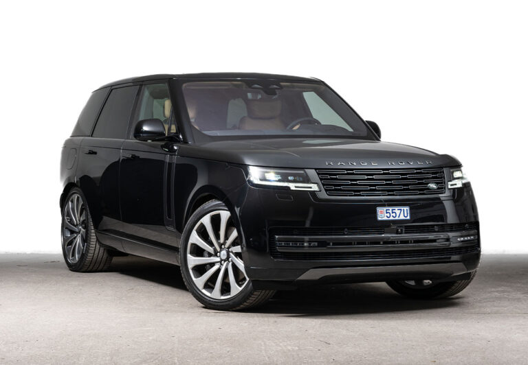 RANGE ROVER VOGUE RENTAL

The Range Rover Vogue is..